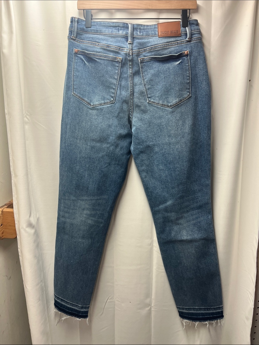 Judy Blue Medium Wash Boyfriend Fit Raw Undone Hem Jeans- 30 - Picture 5 of 5